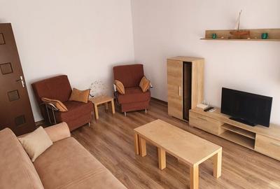 Apartament cu 2 camere decomandat, mobilat în Casa de Cultură