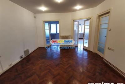 Apartament cu 4 camere decomandat, mobilat în Calea Victoriei