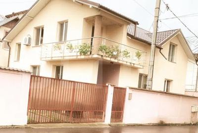 Casa P+1 de vanzare, cu 4 camere, 180 mp, zona Micro 2 - 15