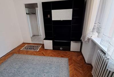 Apartament cu 2 camere semidecomandat, mobilat în Universității