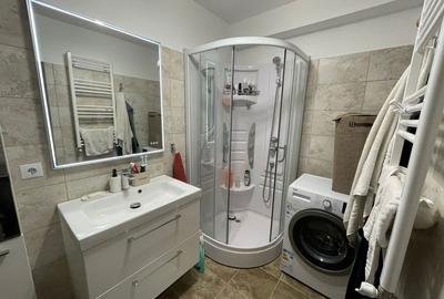 Apartament cu 2 camere decomandat în Tractorul - 2