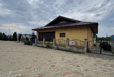 Casă cu 5 camere cu Teren 690 Mp în Central - 1