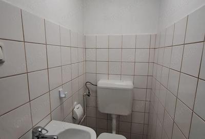 Spațiu comercial, de 75 mp, în Central - 3