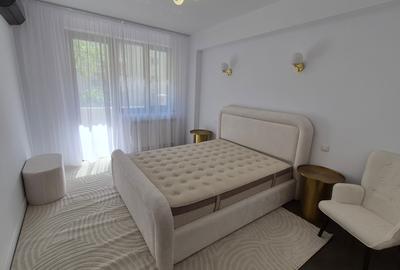 Apartament cu 3 camere semidecomandat, mobilat în 13 Septembrie - 23
