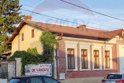 Casa / Vila 4 camere , Teren 809 mp , str. Sf. Apostoli - 1