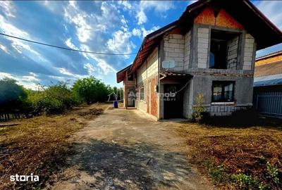 Casă cu 4 camere cu Teren 600 Mp în Doicești - 4