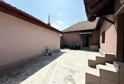 Casă cu 6 camere cu Teren 479 Mp în Ghiroda