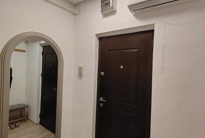 Apartament cu 3 camere în Micro 6