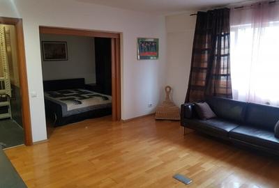 Apartament cu 2 camere semidecomandat, mobilat în P-ța Alba Iulia