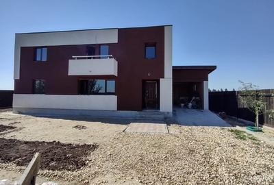 Casă individuală cu 5 camere în Săbăreni