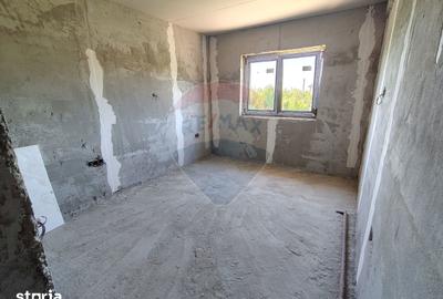 Casă cu 4 camere cu Teren 500 Mp în Central - 1