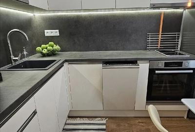 Garsonieră decomandată în Girocului