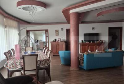 Casa de vanzare in Corunca, ideala pentru 2 familii sau pens - 4