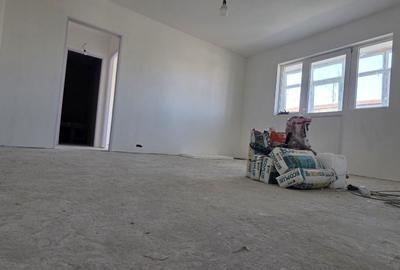 Apartament cu 3 camere semidecomandat în Ulmi - 2