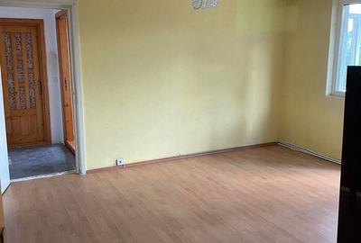 Apartament cu 2 camere semidecomandat în Micro 3 - 8