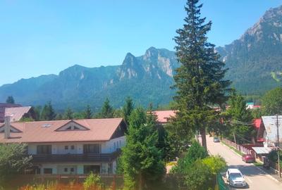 Ofer spre vânzare apartament in vila in statiunea montană Bușteni.