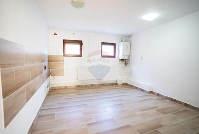 Casă cu 6 camere cu Teren 380 Mp în Nord-Est - 4