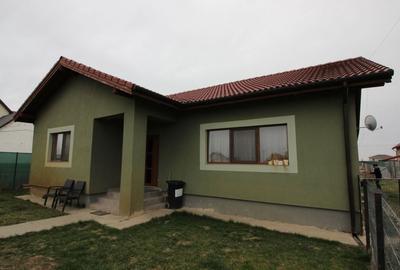 Casă cu 3 camere în Moșnița Veche