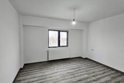 Apartament cu 4 camere decomandat în - 6