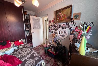 Apartament cu 3 camere semidecomandat în Dacia