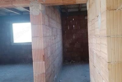 Casă cu 2 camere cu Teren 572 Mp în Gepiu - 3