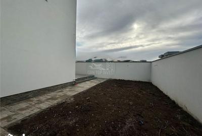Casă cu 4 camere cu Teren 250 Mp în Șelimbăr