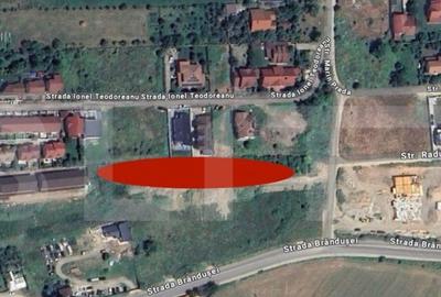 Teren de 5600 mp, în Cetate