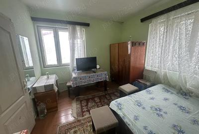 Inchiriez o camera intr-o casa - 4
