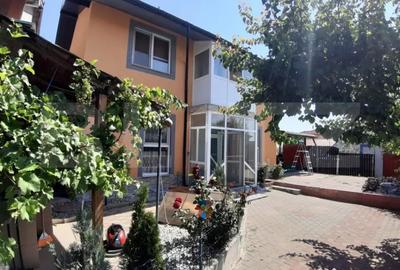 Casă cu 4 camere cu Teren 294 Mp în Central - 2