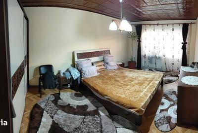 Apartament cu 4 camere decomandat în Central - 1