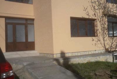 Casă cu 5 camere cu Teren 567 Mp în Târgu Neamț - 2