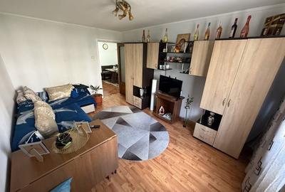 Apartament cu 4 camere decomandat, mobilat în Colentina