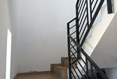 Vând jumate de duplex - 9