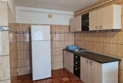 Apartament cu 3 camere decomandat în Sud