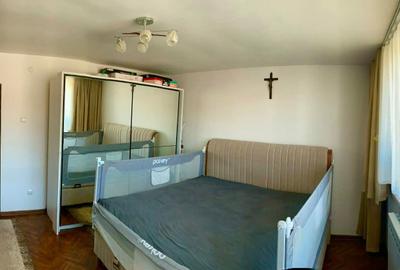 Apartament cu 3 camere decomandat în Petros - 3