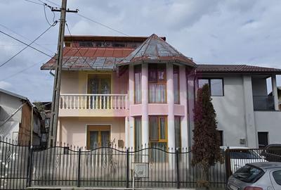 Casă cu 3 camere cu Canalizare în Poiana Câmpina - 1