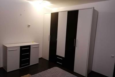 Apartament cu 3 camere semidecomandat în Central - 1
