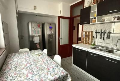 Apartament cu 4 camere decomandat în Central - 8