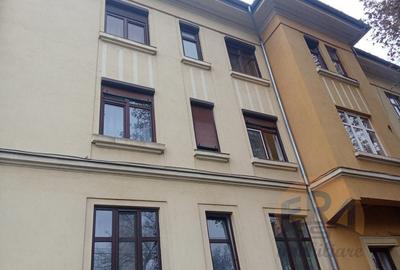 Apartament 3 camere, Centru , Str. Calea Republicii - 1