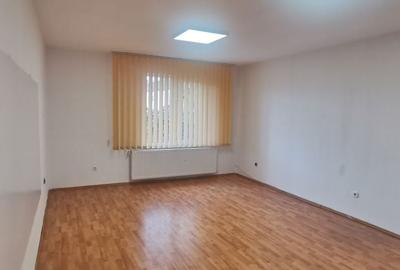 Spațiu comercial, de 27 mp, în Semicentral - 7