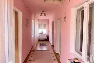 Casă cu 4 camere cu Teren 1668 Mp în Bujoreni