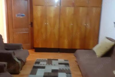 Garsonieră decomandată în Girocului