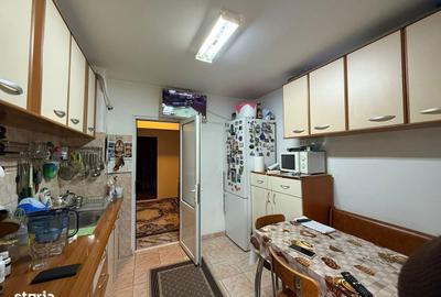 Apartament cu 4 camere decomandat în Poarta 6 - 16