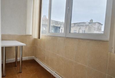 Apartament cu 3 camere semidecomandat în Central - 11