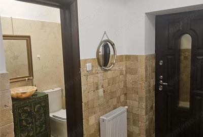 Casă cu 5 camere cu Teren 100 Mp în 1 Decembrie - 2