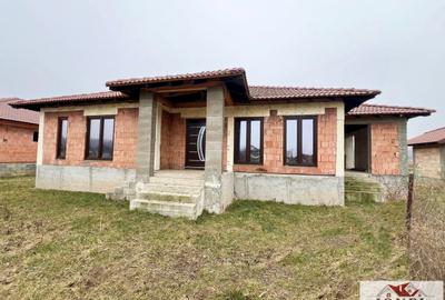 Casa noua semifinisata de vanzare in Sard - 1