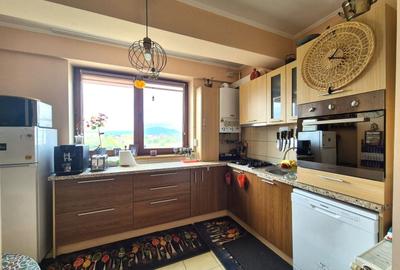 Apartament cu 3 camere decomandat în Tractorul - 8