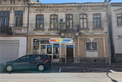 Casă individuală cu 8 camere cu Teren 293 Mp în Unirii