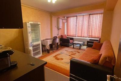 Apartament cu 2 camere decomandat, mobilat în Central