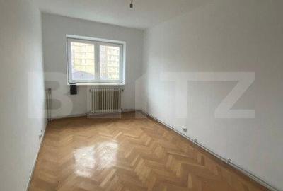 Apartament cu 3 camere decomandat în George Enescu
